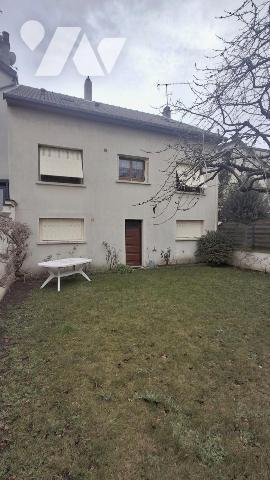 Sur la commune de DRANCY (Seine-Saint-Denis) Maison de 6 Pièces Principales