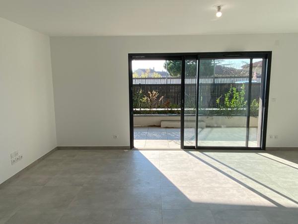 Bien récent avec belle terrasse