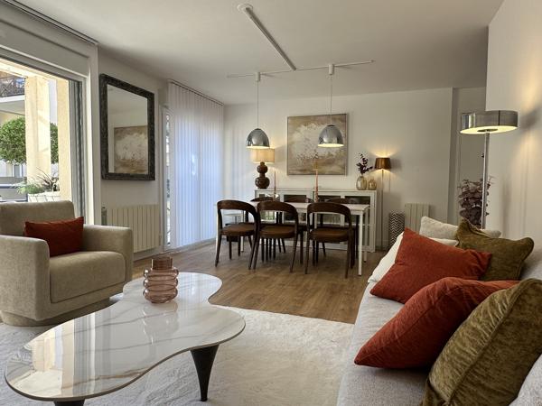 Appartement rénové 4 pièces avec terrasse, cave et garage – Hyper centre de Vannes