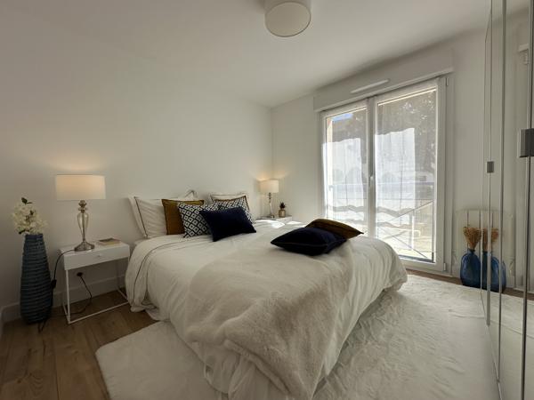 Appartement rénové 4 pièces avec terrasse, cave et garage – Hyper centre de Vannes