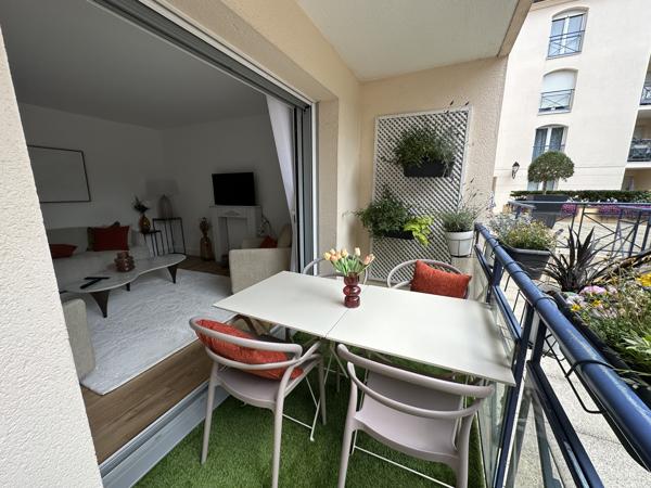 Appartement rénové 4 pièces avec terrasse, cave et garage – Hyper centre de Vannes