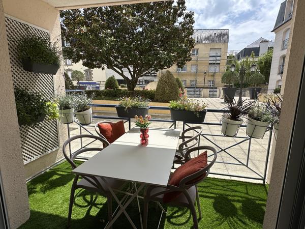 Appartement rénové 4 pièces avec terrasse, cave et garage – Hyper centre de Vannes