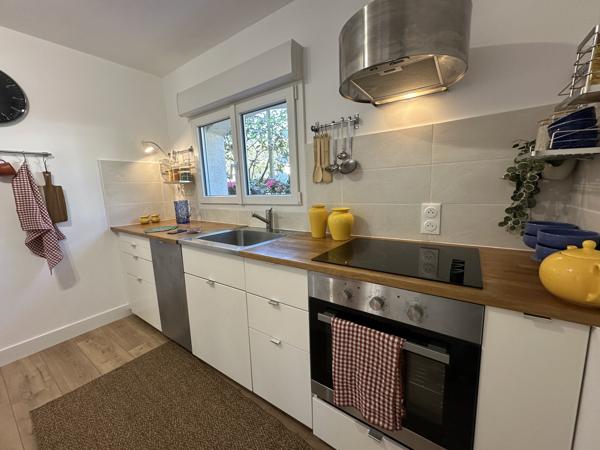 Appartement rénové 4 pièces avec terrasse, cave et garage – Hyper centre de Vannes