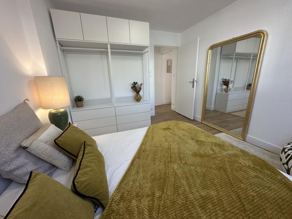 Appartement rénové 4 pièces avec terrasse, cave et garage – Hyper centre de Vannes