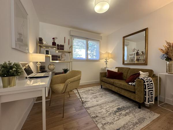 Appartement rénové 4 pièces avec terrasse, cave et garage – Hyper centre de Vannes