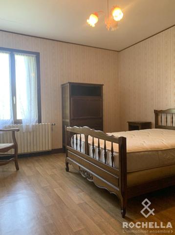 Chateau d'Oléron, 127m2 habitables, 4 chambres, garage, grenier, beau jardin arboré avec puits..