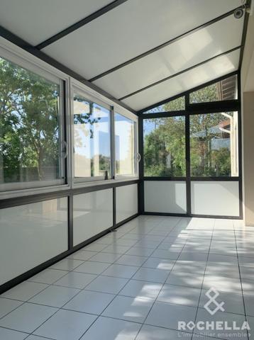 Chateau d'Oléron, 127m2 habitables, 4 chambres, garage, grenier, beau jardin arboré avec puits..