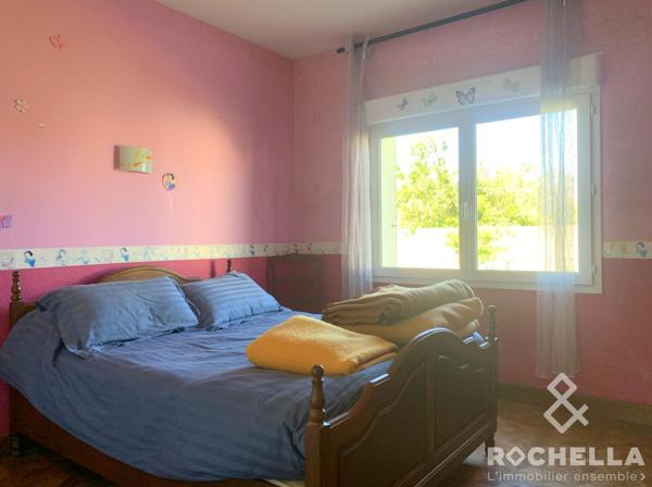 Chateau d'Oléron, 127m2 habitables, 4 chambres, garage, grenier, beau jardin arboré avec puits..