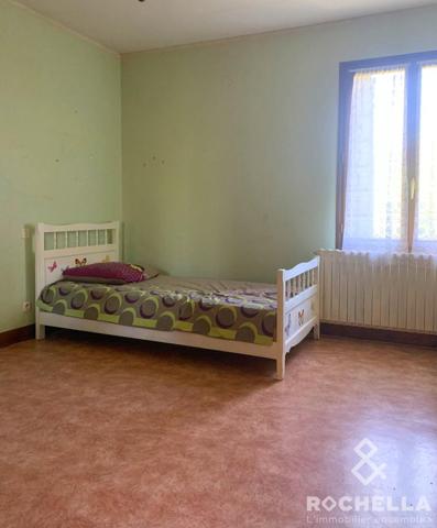 Chateau d'Oléron, 127m2 habitables, 4 chambres, garage, grenier, beau jardin arboré avec puits..