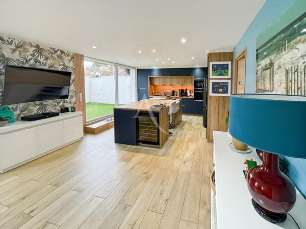 À vendre Superbe appartement T5 de 130 m² avec extérieur au sein d'une bâtisse de caractère 13190 ALLAUCH