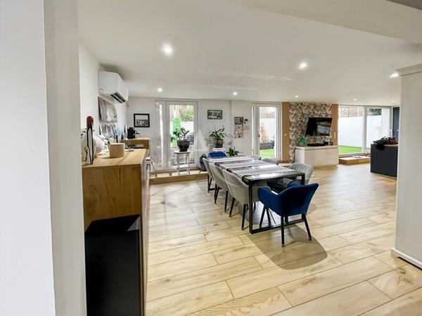 À vendre Superbe appartement T5 de 130 m² avec extérieur au sein d'une bâtisse de caractère 13190 ALLAUCH