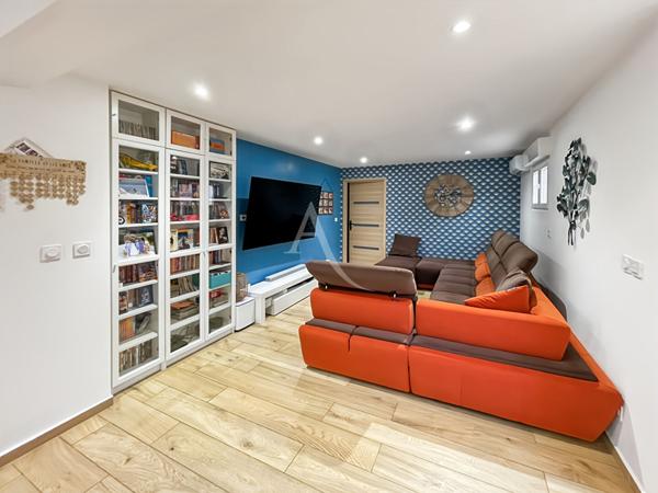 À vendre Superbe appartement T5 de 130 m² avec extérieur au sein d'une bâtisse de caractère 13190 ALLAUCH