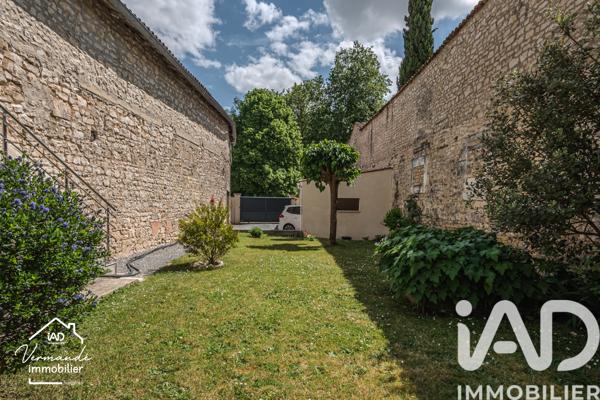 Maison à vendre 10 pièces 430 m² Saint-Jean-d'Angély