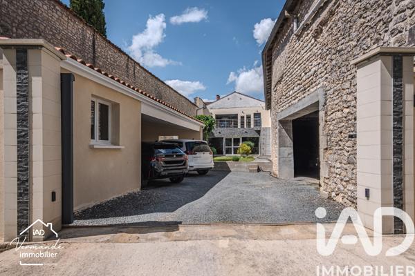 Maison à vendre 10 pièces 430 m² Saint-Jean-d'Angély