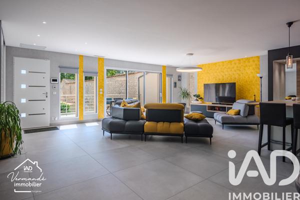 Maison à vendre 10 pièces 430 m² Saint-Jean-d'Angély