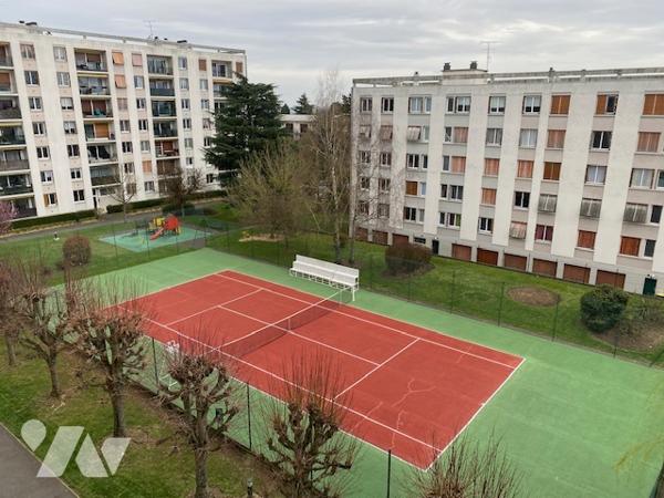 Appartement à Vendre à Montmorency (95160) en Val-d'Oise (95), 3 pièces avec balcon,