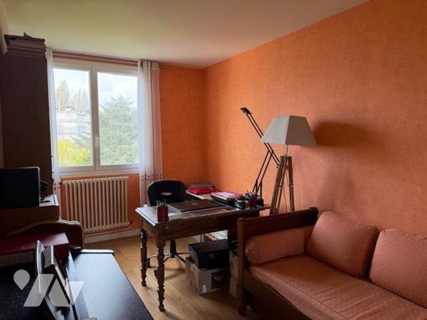 Appartement à Vendre à Montmorency (95160) en Val-d'Oise (95), 3 pièces avec balcon,