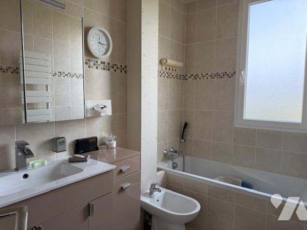 Appartement à Vendre à Montmorency (95160) en Val-d'Oise (95), 3 pièces avec balcon,