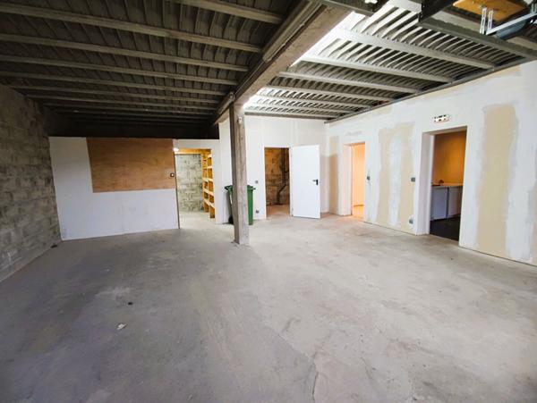 Location local commercial Guerville - 117 m² - 1 140 €/mois