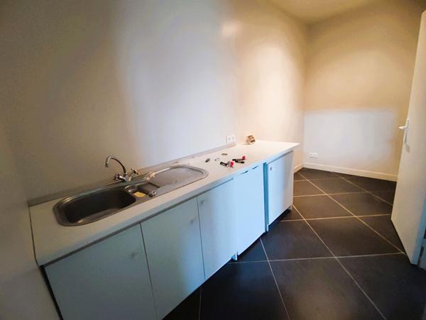 Location local commercial Guerville - 117 m² - 1 140 €/mois