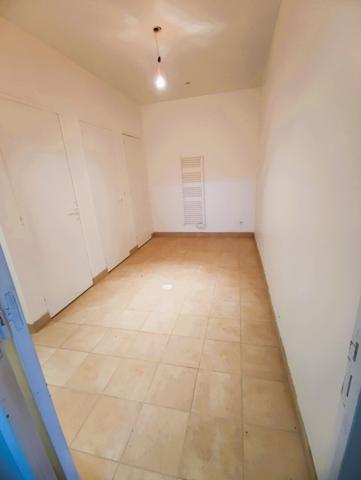 Location local commercial Guerville - 117 m² - 1 140 €/mois