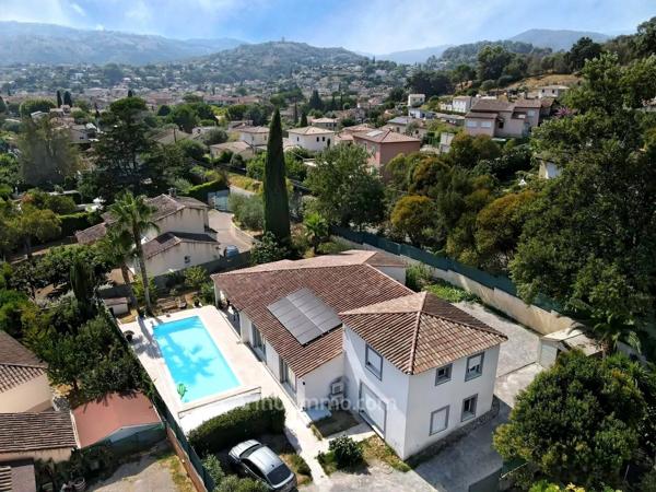 Vente                                                      Villa
                        
                     5 pièces                      188 m2                     à Pégomas