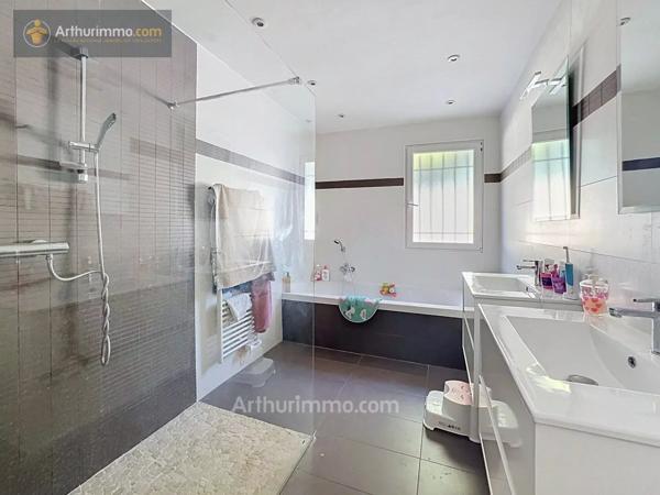 Vente                                                      Villa
                        
                     5 pièces                      188 m2                     à Pégomas