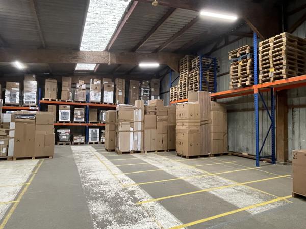 Local D’activité 913m² – Beaucouze