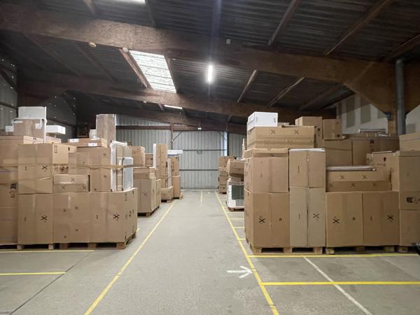 Local D’activité 913m² – Beaucouze
