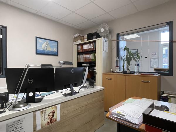 Local D’activité 913m² – Beaucouze