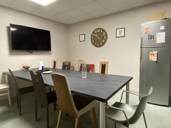 Local D’activité 913m² – Beaucouze