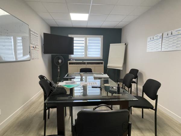 Local D’activité 913m² – Beaucouze