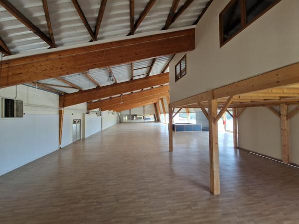 Local D’activité 1300m² – Beaucouze