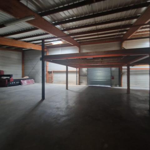 Local D’activité 1300m² – Beaucouze