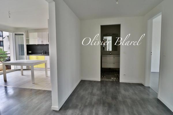 A vendre Le Plessis Robinson - 69m² rénové - 2 chambres - Balcon - Box - Gare 10mn