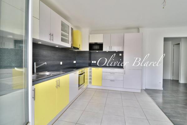 A vendre Le Plessis Robinson - 69m² rénové - 2 chambres - Balcon - Box - Gare 10mn
