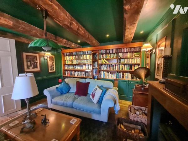 Maison en pierre avec dépendances située à 4 minutes des commodités et services