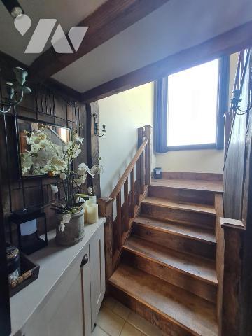 Maison en pierre avec dépendances située à 4 minutes des commodités et services