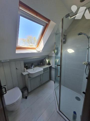 Maison en pierre avec dépendances située à 4 minutes des commodités et services