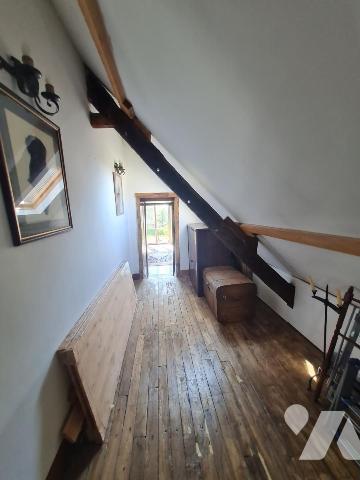 Maison en pierre avec dépendances située à 4 minutes des commodités et services