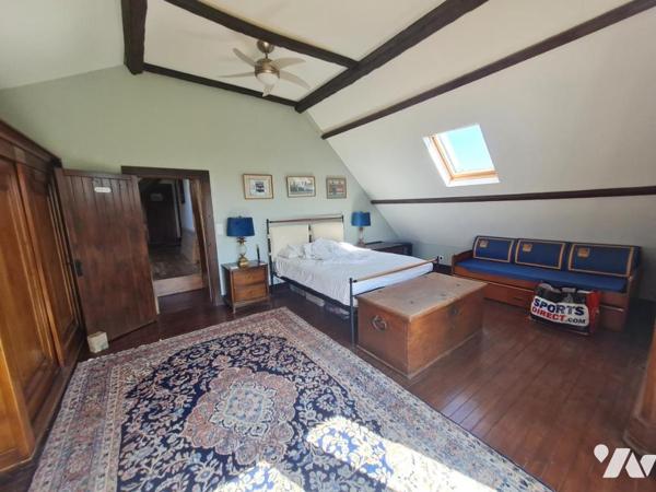 Maison en pierre avec dépendances située à 4 minutes des commodités et services