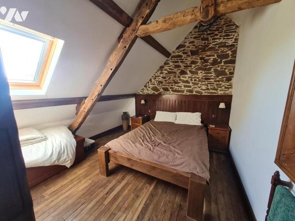 Maison en pierre avec dépendances située à 4 minutes des commodités et services