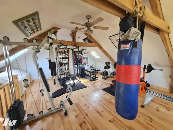 Maison en pierre avec dépendances située à 4 minutes des commodités et services