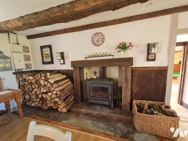 Maison en pierre avec dépendances située à 4 minutes des commodités et services