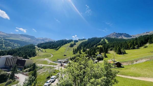 Vente Immeuble 10 pièces 1000 m2 à Enchastrayes