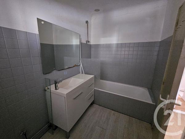 Immeuble à vendre  86 m 2   SAUVETERRE DE BEARN  - 64