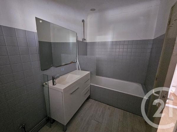 Immeuble à vendre  86 m 2   SAUVETERRE DE BEARN  - 64