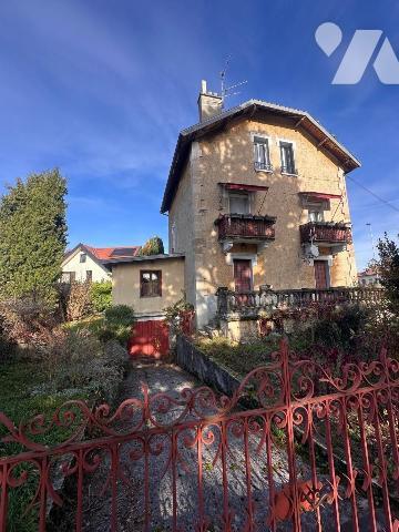 À vendre - Rare ensemble immobilier avec fort potentiel au coeur d'Aix-les-Bains

Idéal pour ...