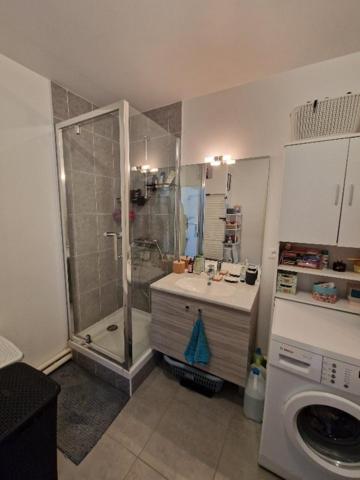 Dans résidence de standing récente