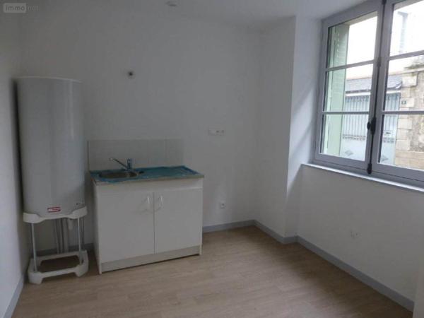 Studio à louer à Vitré en Ille-et-Vilaine (35500), ref : 131/6137   
Centre ville